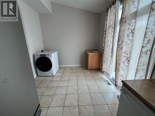 Photo - 3704 Golden Locust Dr