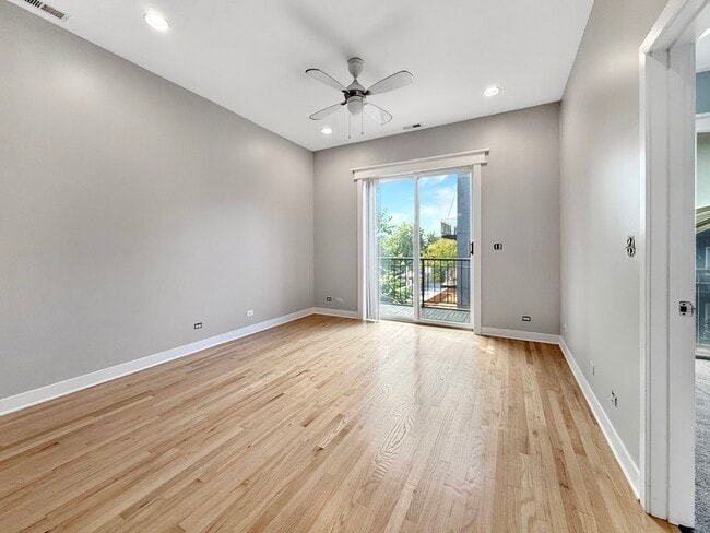 Photo - 14 S Leavitt St Unit 3E