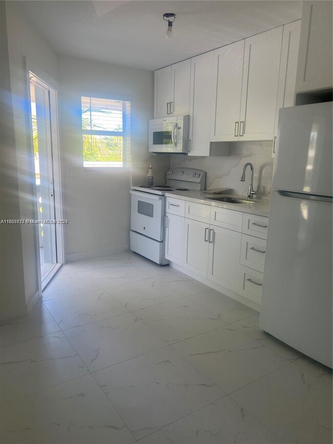Photo - 722 NE 8th St Apartment Unit 6