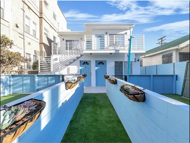 Photo - Romantic Venice Beach living just steps fr...