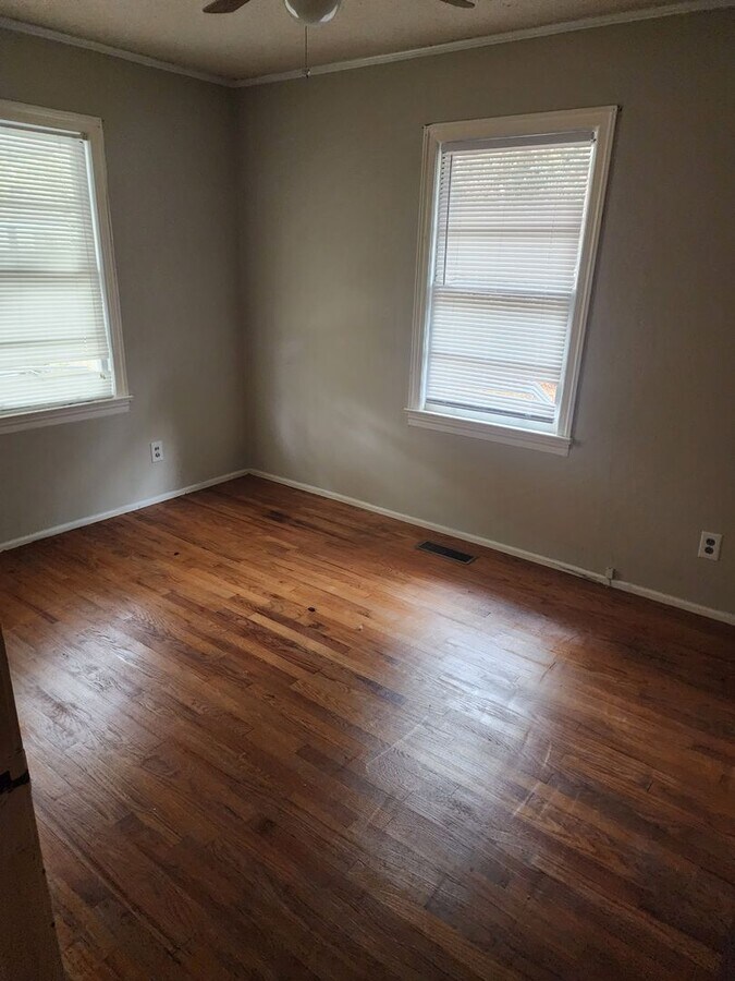 Photo - 1104 Heatherwood