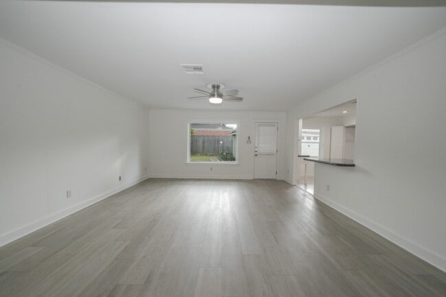 Building Photo - 5471 Loch Lomond Dr