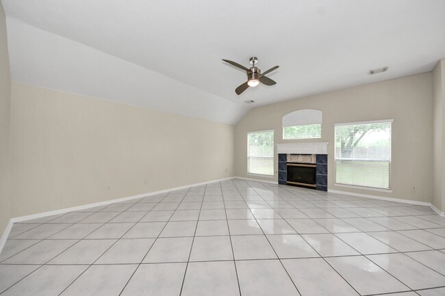 Building Photo - 10214 White Oak Trail Ln