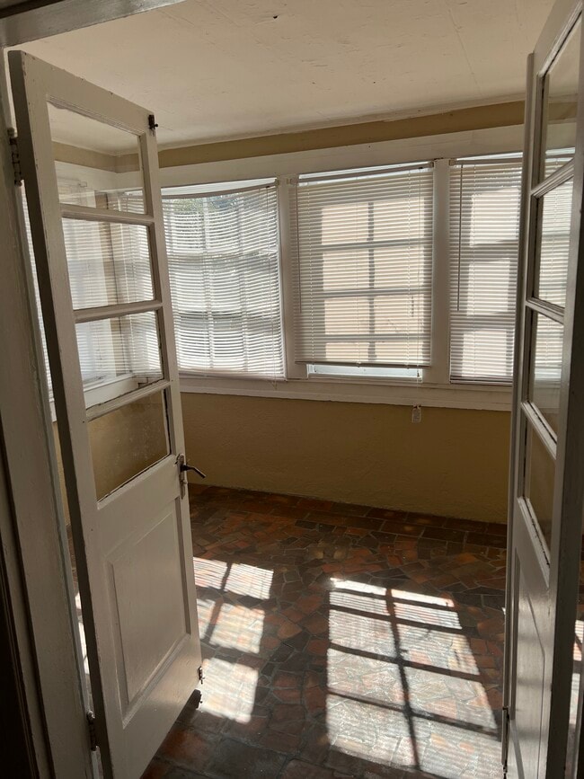 Photo - 158 W Chimes St Unidad 1