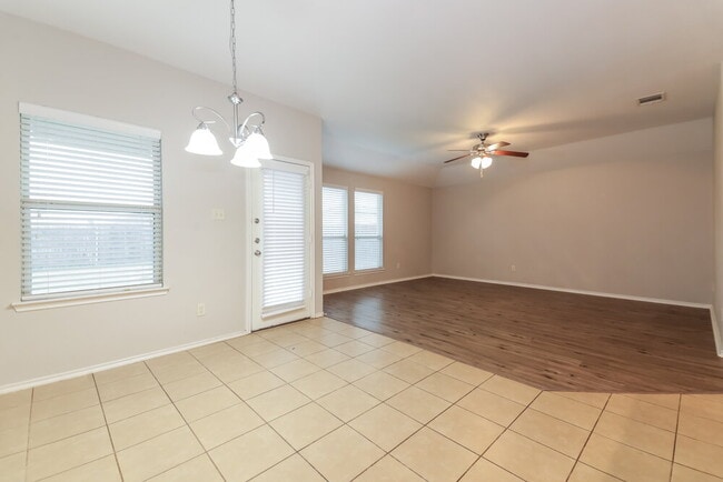 Photo - 1813 Cedar Wood Trail