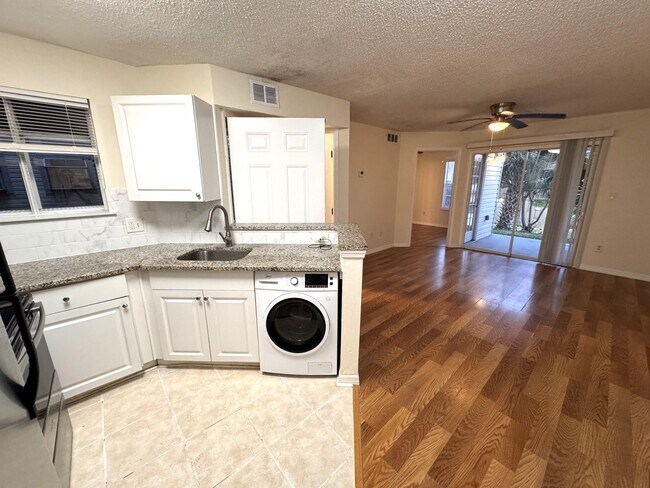 Photo - 1940 Lake Atriums Cir