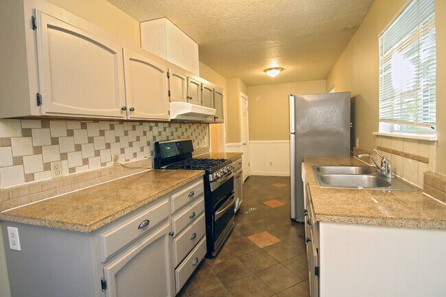 Photo - 4224-4224 N Commercial Ave Unidad 4220