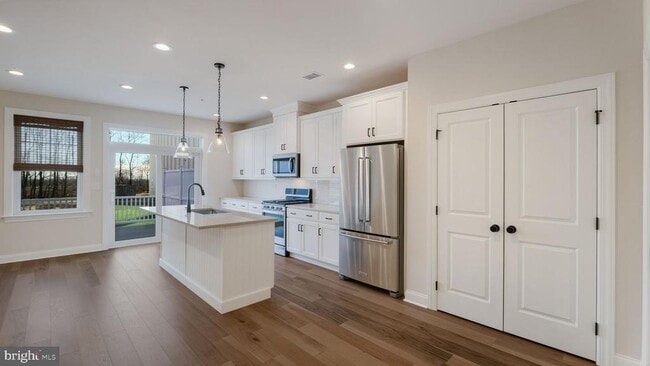 Photo - 208 Foxhedge Rd