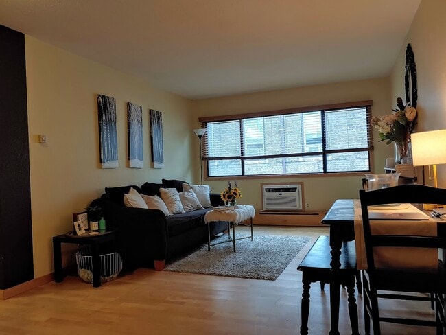 warm and bright - 2530 1st Avenue South Apartment Unit 305