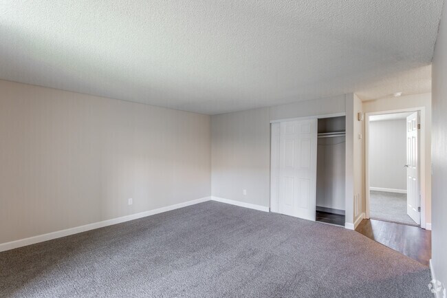 1BR, 1BA - 760 SF