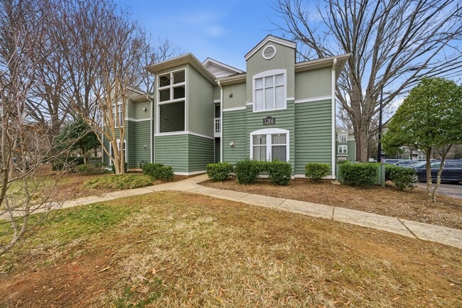 Building Photo - 1201 Westview Ln