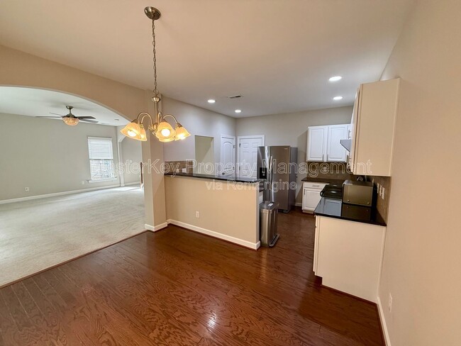 Photo - 450 Jerome Rd