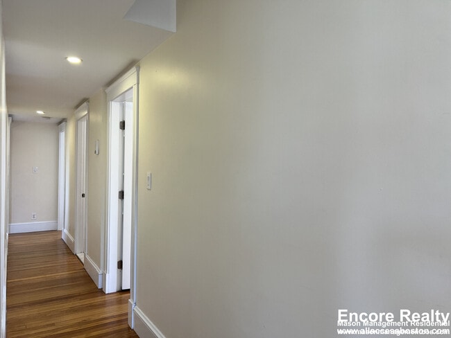 28 Clay St Unit 2