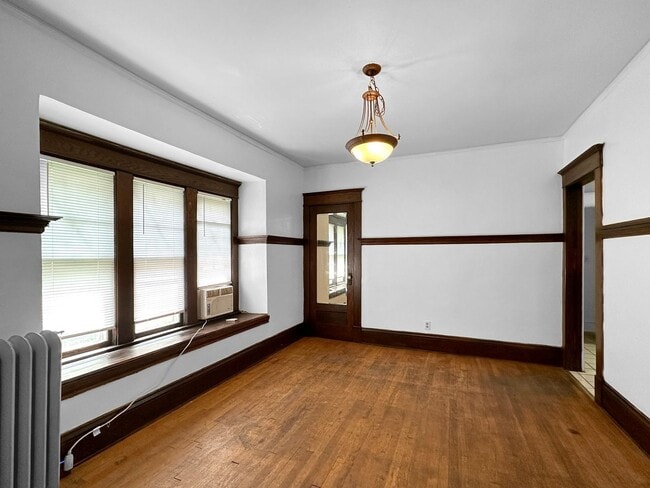 Photo - 381 Cleveland Ave N