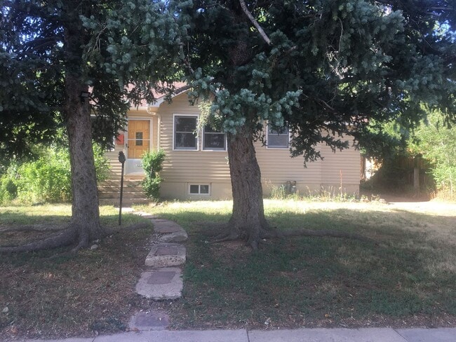 Building Photo - 534 Dewey Ave