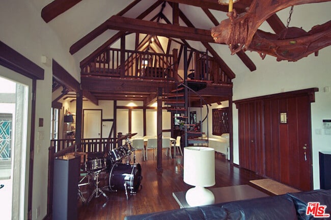 Photo - 2667 Lake View Terrace E