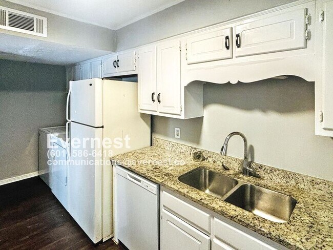 Photo - 1101 Jamestown Way