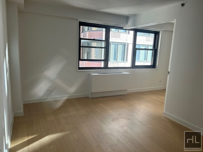 Photo - East 39th Street Unidad 19A