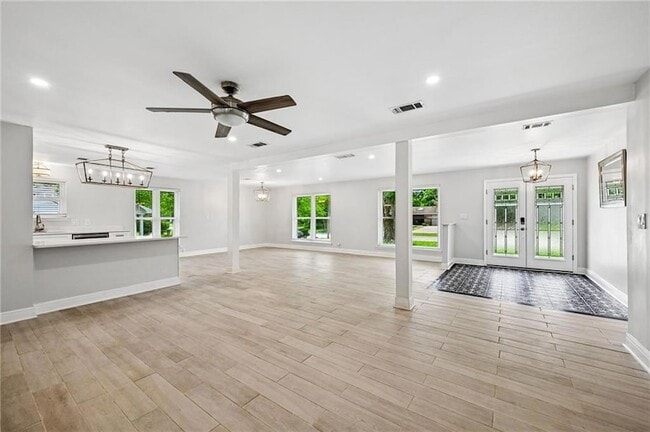 Photo - 208 Country Club Blvd