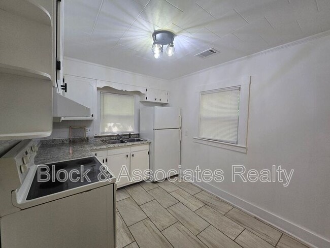 Photo - 326 Pickett Pl