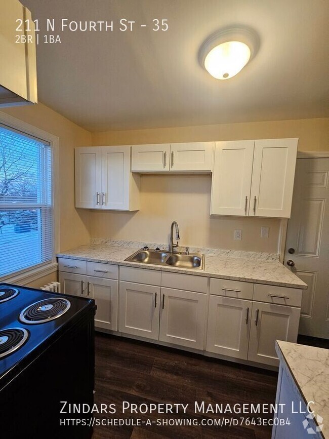 Building Photo - MOVE IN SPECIAL!!! Newly Remodeled 2 Bed 1... Unit 35 Rental