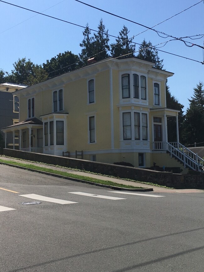 Photo - 1393 Franklin Ave Unidad A