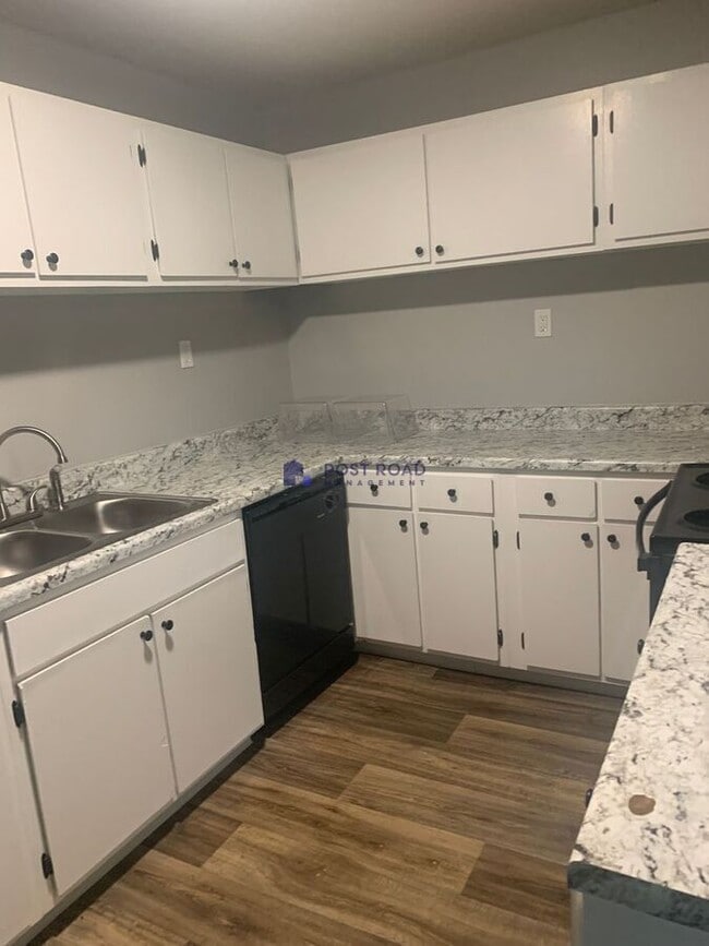 Building Photo - 2800 S Osage Ave Unit 302