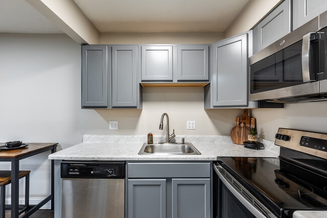 Photo - 603 Hanna Ave Apartments