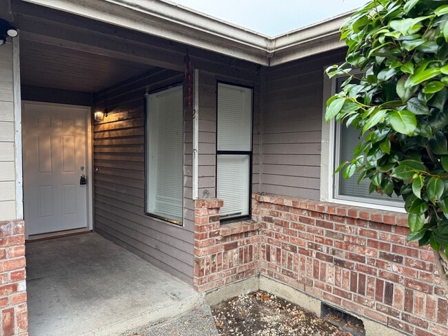 Building Photo - 306 S 20th St Unit 2