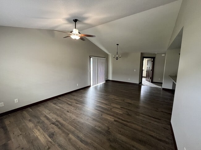 Photo - 4948 Waylon St