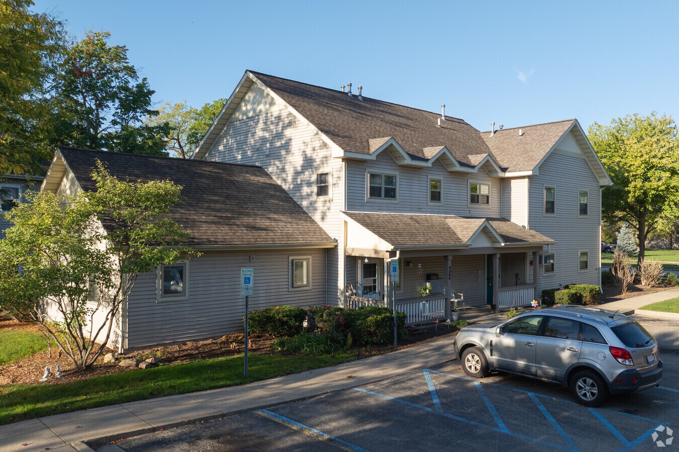 Genesis East Apartments - Genesis East Apartments