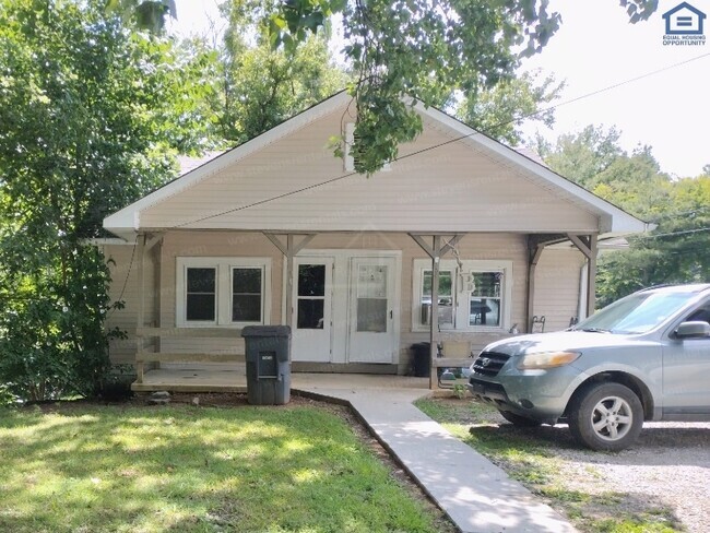 Building Photo - 1364 Crescent Dr Rental