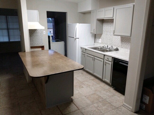 Photo - 1212 Henson Casa Adosada