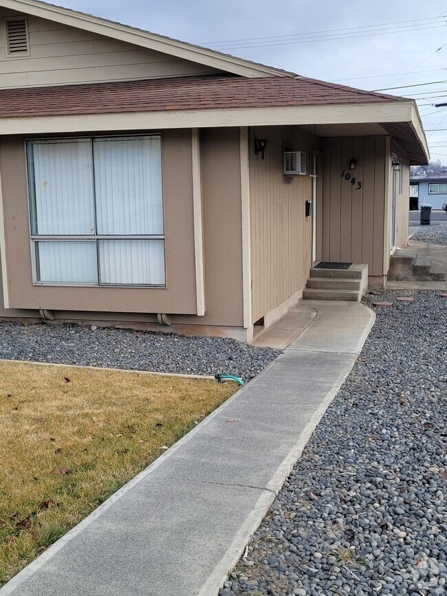 Building Photo - 1043 W Rose Ave Rental