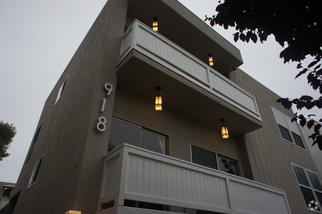 Building Photo - 918 7th St. Santa Monica, CA Rental