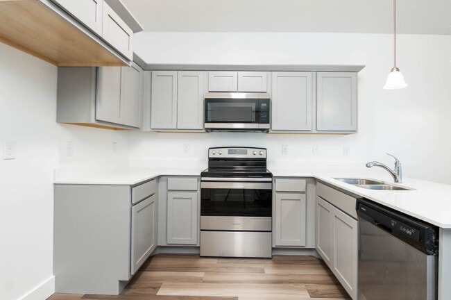 Photo - 323 W 435 N
