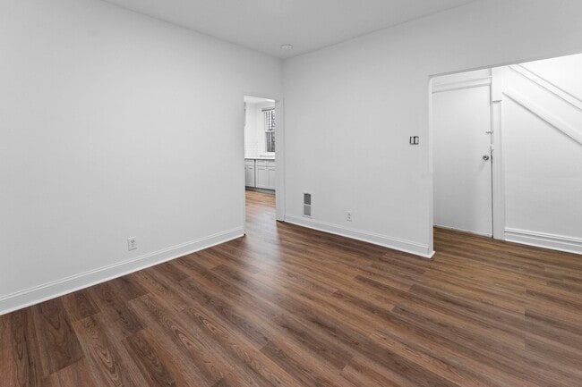 Photo - 296 Pearsall Ave