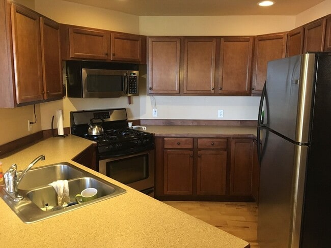 Photo - 959 Pin Ave