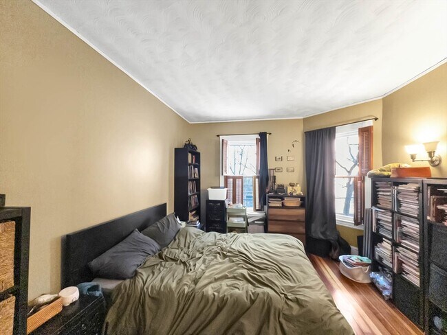 Photo - 27 Lakeville Rd Unit 1