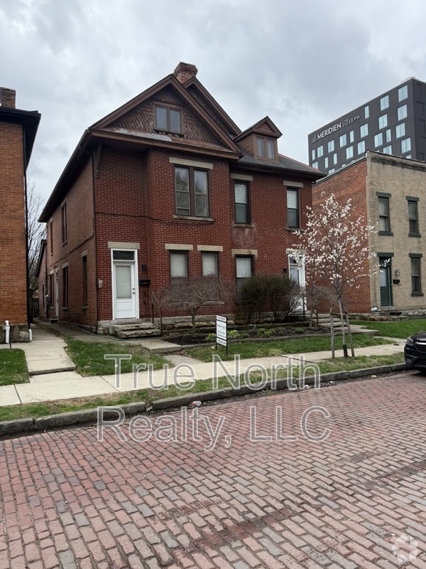 Building Photo - 43 1/2 E. Russell Street Rental