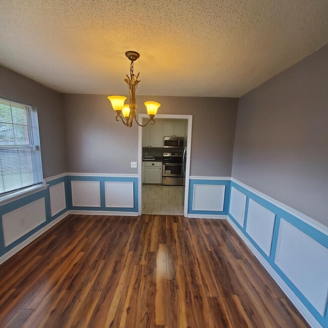 Photo - 953 Wedgewood Way