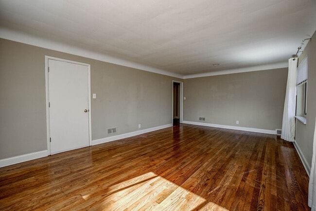 Photo - 4146 South Ave Unidad 2