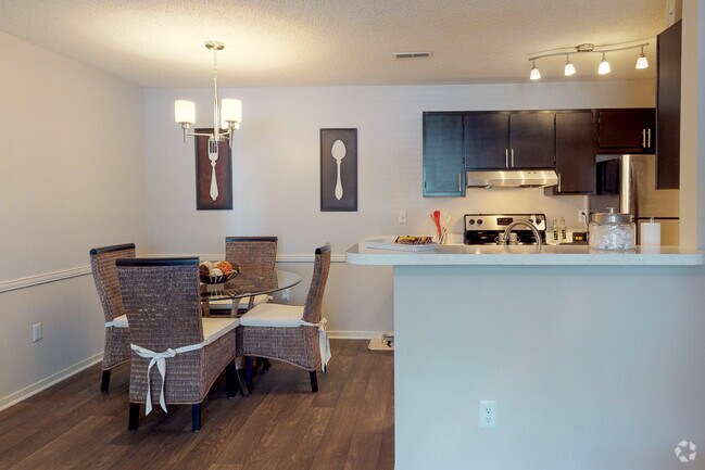 2BR, 2BA - 900 SF