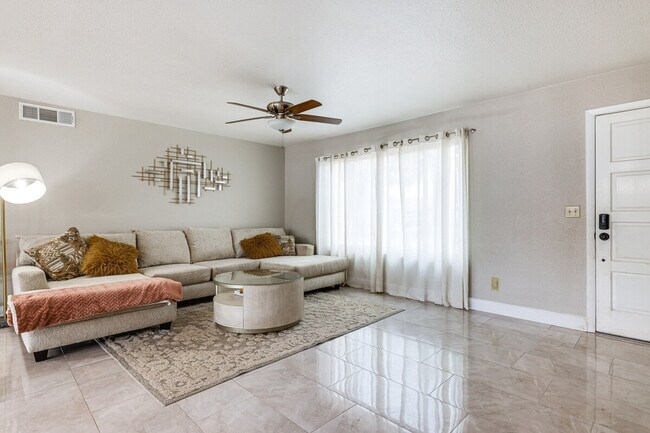 Photo - 903 W Harvard Dr Unidad ID1386263P