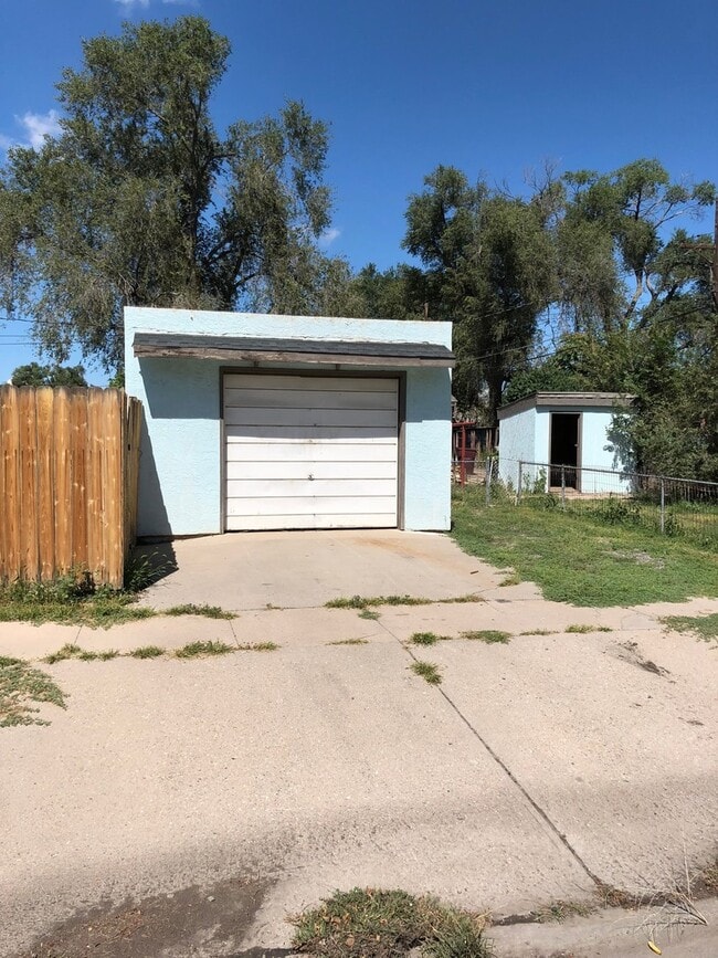 Photo - 2 Bedroom/1 Bath/ 1 Car Garage House on Corner Lot - $1,125/$1,125