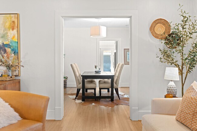 Photo - 1002 W Cottage St