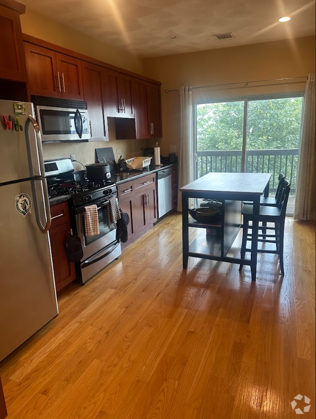 Building Photo - 147 Trenton St Unit 3 Rental