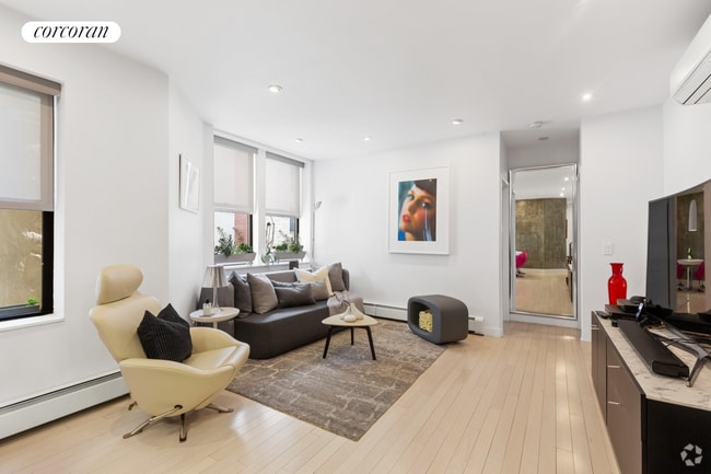 Building Photo - 344 W 49th St Rental