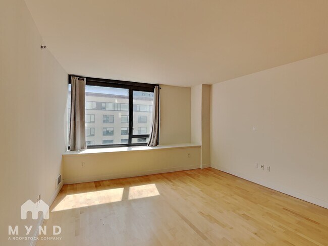 Photo - 260 King St Unidad 707