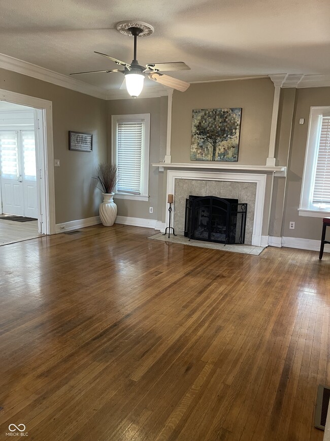 Photo - 117 E 36th St